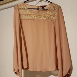 Blouse with ivory lace.